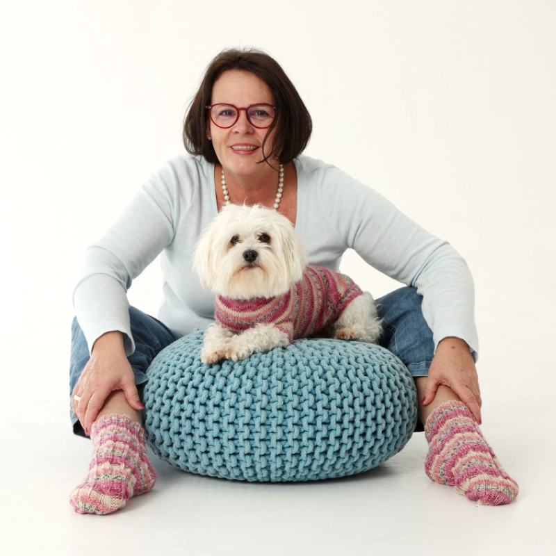 Evelyn Enzenhofer mit Hund Coco